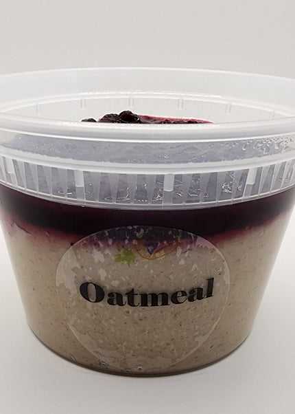 Oatmeal topped with blueberry compote breakfast bowl from Chef Shaby y Su Mai