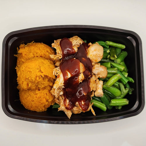 Shredded BBQ pork with smoky sweet sauce in a Chef Shaby y Su Mai meal prep tray